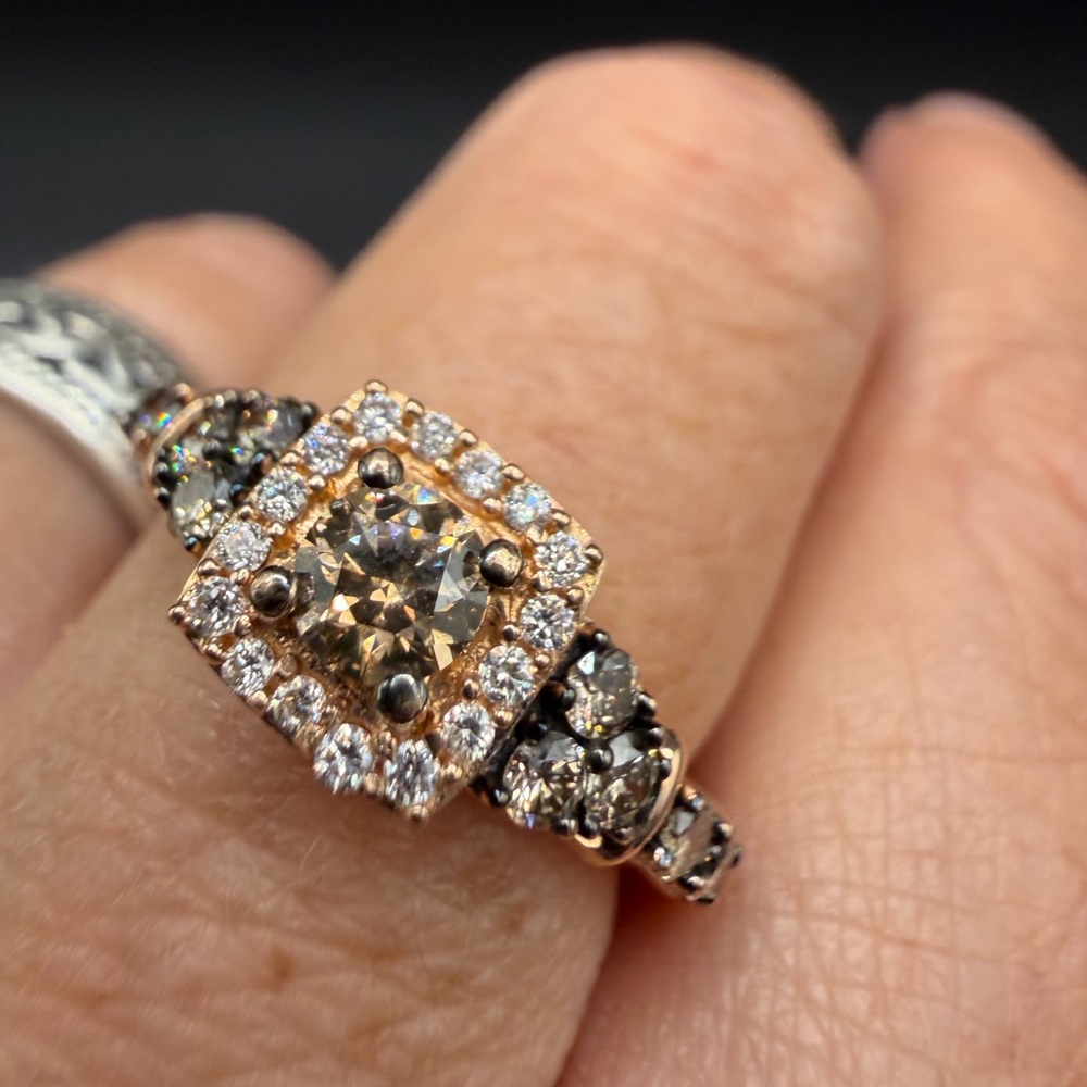 Gorgeous 14k Levian Ring Chocolate Diamond surrounded by Clear Diamonds, sz 7.5
